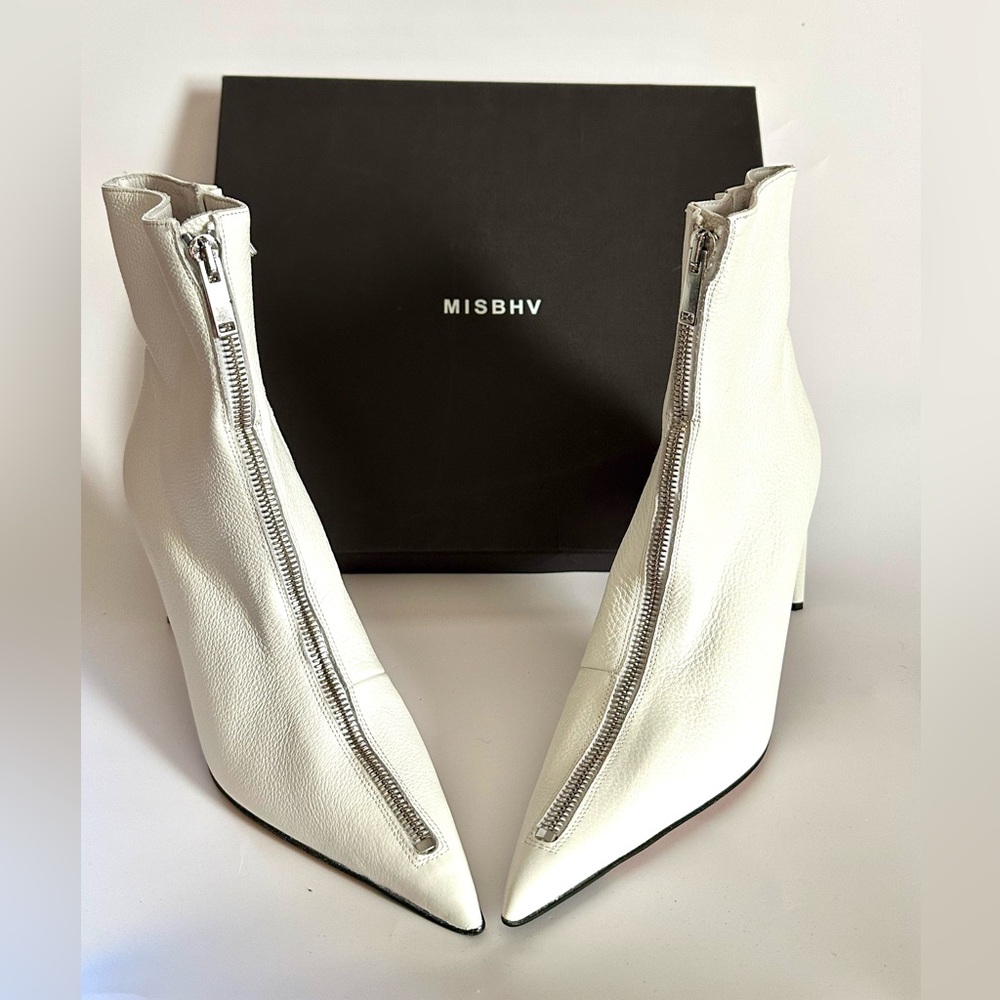 Women's White Leather Front Zipper Ankle Boots MISBHV size 37 or US 6.5